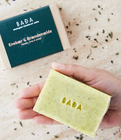Bada Bada Bio zeep Jeneverbes en brandnetel Biologische Deense handgemaakte zeep Bada Bada Bio zeep Jeneverbes en brandnetel Biologische Deense handgemaakte zeep
