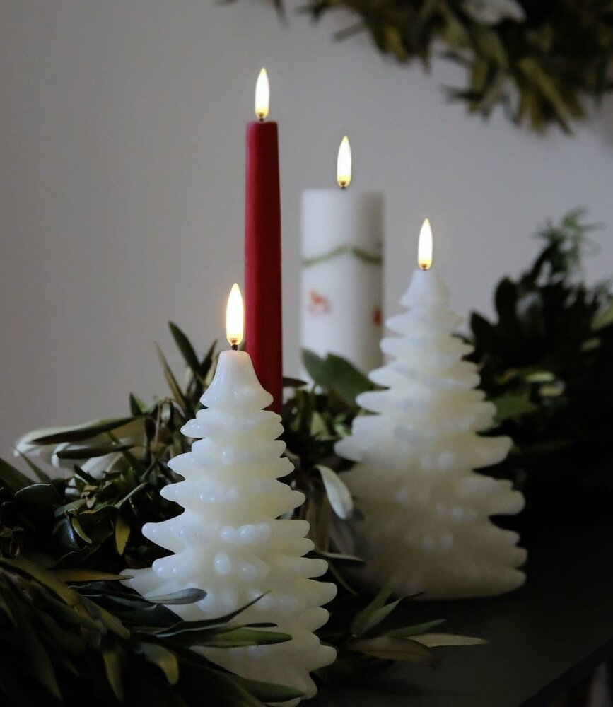 Uyuni Lighting Uyuni Lighting LED Wax Christmas Tree Nordic White (diverse formaten) Uyuni Lighting Uyuni Lighting LED Wax Christmas Tree Nordic White (diverse formaten)