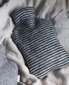 Lapuan Kankurit Lapuan Kankurit Katti hot water bottle with wool cover black and white stripe 2lt Lapuan Kankurit Lapuan Kankurit Katti hot water bottle with wool cover black and white stripe 2lt