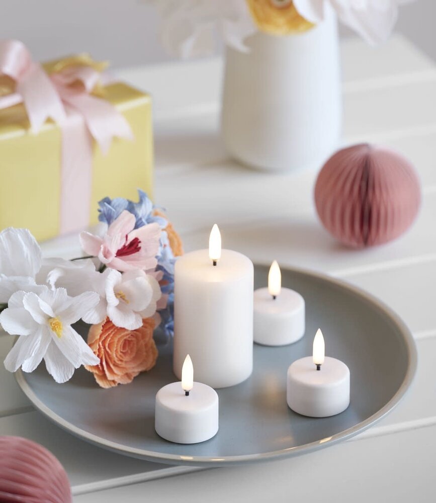 Uyuni Lighting Uyuni Lighting LED WAX tea light 400+ Ø4 H4.9cm Nordic White incl. battery Uyuni Lighting Uyuni Lighting LED WAX tea light 400+ Ø4 H4.9cm Nordic White incl. battery