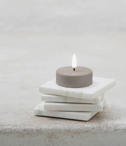 Uyuni Lighting Uyuni Lighting LED WAX maxi theelicht Ø6.1 H5cm sandstone Uyuni Lighting Uyuni Lighting LED WAX maxi theelicht Ø6.1 H5cm sandstone