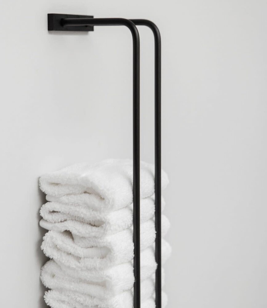 EKTA Living - by Wirth EKTA Living Badkamer wandrek Zwart eiken - ontwerp by Wirth