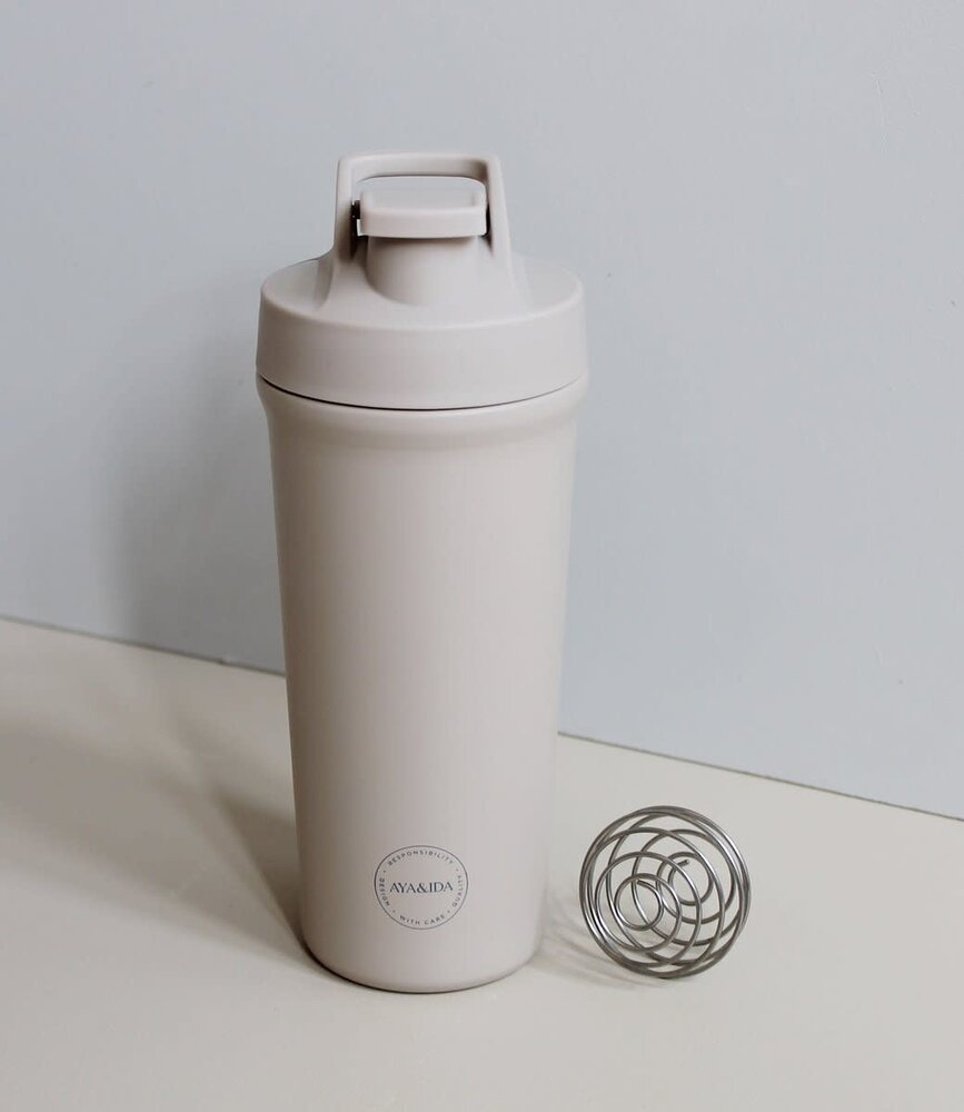 AYA & IDA AYA & IDA Shaker bottle 750 ml Beige AYA & IDA AYA & IDA Shaker bottle 750 ml Beige