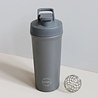 AYA & IDA AYA & IDA Shaker Shakebeker 750 ml Donkergrijs AYA & IDA AYA & IDA Shaker Shakebeker 750 ml Donkergrijs