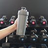 AYA & IDA AYA & IDA Shaker Shakebeker 750 ml Donkergrijs AYA & IDA AYA & IDA Shaker Shakebeker 750 ml Donkergrijs