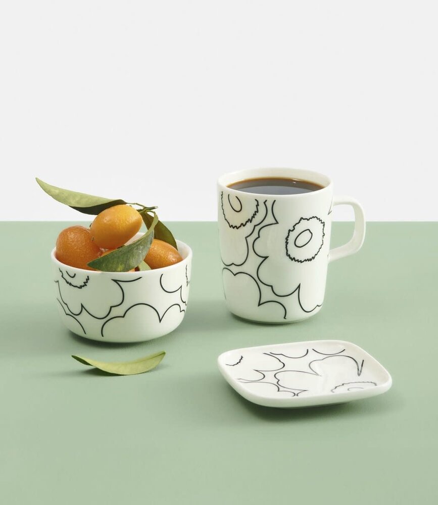 Marimekko Marimekko Piirto Unikko 2.5dl beker zwart Marimekko Marimekko Piirto Unikko 2.5dl beker zwart