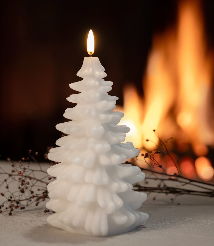 Uyuni Lighting Uyuni Lighting LED Wax Christmas Tree Nordic White (diverse formaten) Uyuni Lighting Uyuni Lighting LED Wax Christmas Tree Nordic White (diverse formaten)