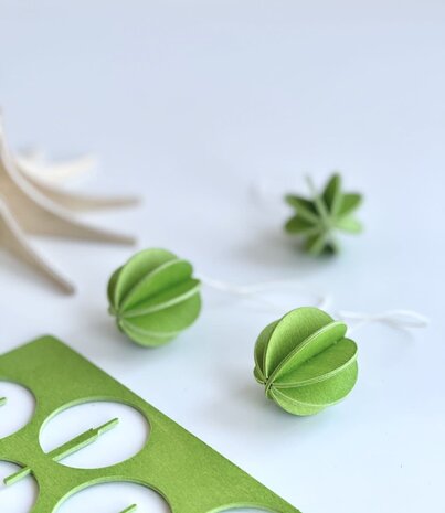 LOVI Lovi houten ballen Ø3,5cm lichtgroen set van 7 - berkenhout DIY pakketje LOVI Lovi houten ballen Ø3,5cm lichtgroen set van 7 - berkenhout DIY pakketje