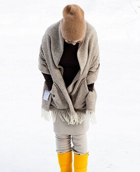 Lapuan Kankurit Lapuan Kankurit Maria wollen omslag sjaal met zakken 60x180 bruin