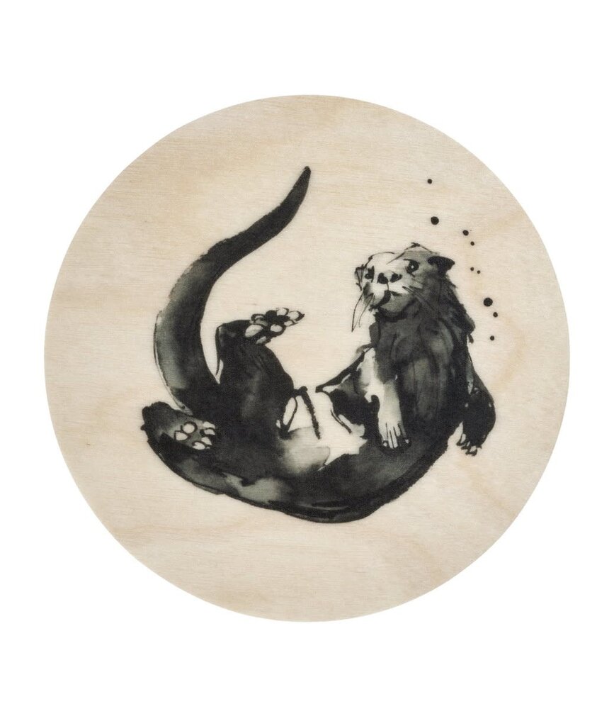 muurla Muurla x Teemu Järvi houten onderzetter Otter Ø10cm muurla Muurla x Teemu Järvi houten onderzetter Otter Ø10cm
