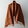 Lapuan Kankurit Lapuan Kankurit Uni wollen omslag sjaal met zakken 60x170 Kaneel Lapuan Kankurit Lapuan Kankurit Uni wollen omslag sjaal met zakken 60x170 Kaneel