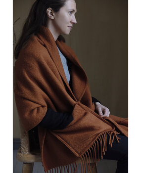 Lapuan Kankurit Lapuan Kankurit Uni woolen wrap scarf with pockets 60x170 Cinnamon Lapuan Kankurit Lapuan Kankurit Uni woolen wrap scarf with pockets 60x170 Cinnamon