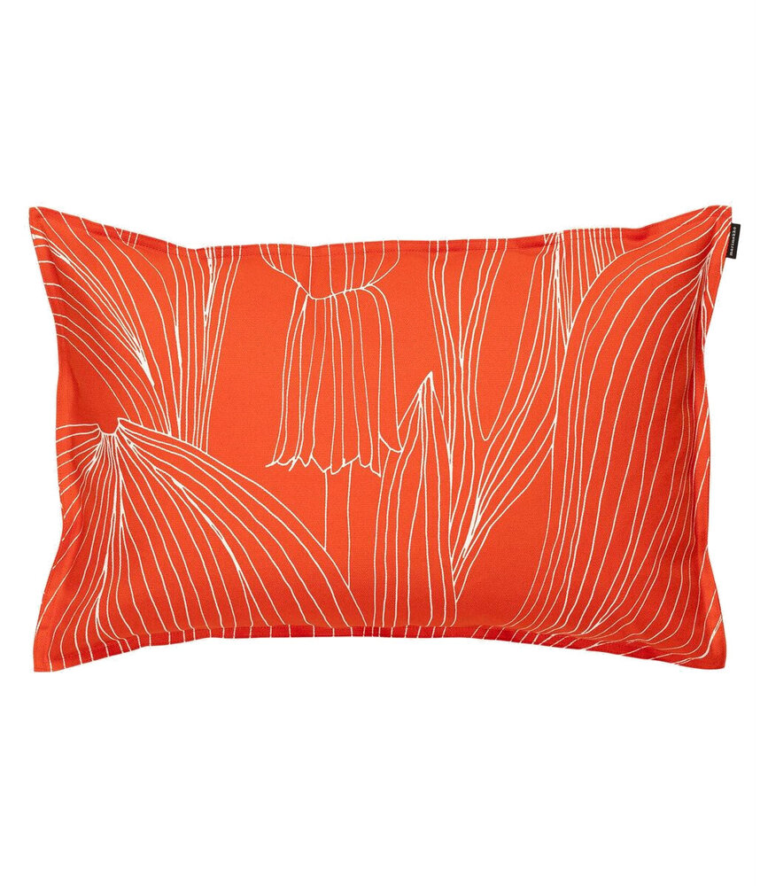 Marimekko Marimekko Kukat Puhkeavat kussenhoes 40x60cm tomaten rood Marimekko Marimekko Kukat Puhkeavat kussenhoes 40x60cm tomaten rood