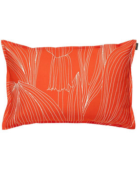 Marimekko Marimekko Kukat Puhkeavat cushion cover 40x60cm tomato red Marimekko Marimekko Kukat Puhkeavat cushion cover 40x60cm tomato red