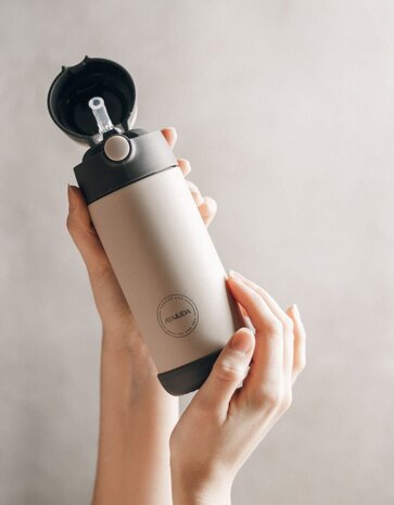 AYA & IDA AYA & IDA Thermo RVS Kinder Drinkfles met rietje 350 ml Beige AYA & IDA AYA & IDA Thermo RVS Kinder Drinkfles met rietje 350 ml Beige