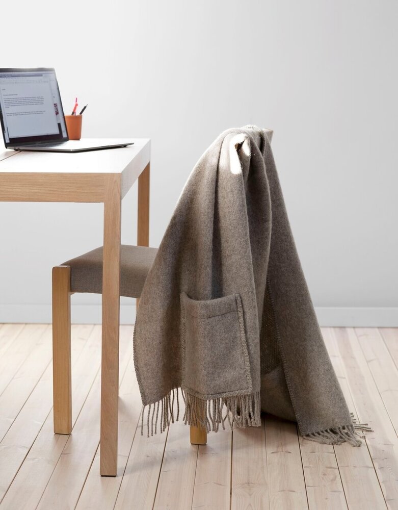 Lapuan Kankurit Lapuan Kankurit Uni wool scarf with pockets 60x170 Beige melange Lapuan Kankurit Lapuan Kankurit Uni wool scarf with pockets 60x170 Beige melange