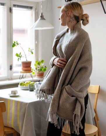 Lapuan Kankurit Lapuan Kankurit Uni wool scarf with pockets 60x170 Beige melange Lapuan Kankurit Lapuan Kankurit Uni wool scarf with pockets 60x170 Beige melange