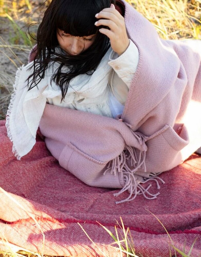 Lapuan Kankurit Lapuan Kankurit Uni wool scarf with pockets 60x170 Dusty rose Lapuan Kankurit Lapuan Kankurit Uni wool scarf with pockets 60x170 Dusty rose