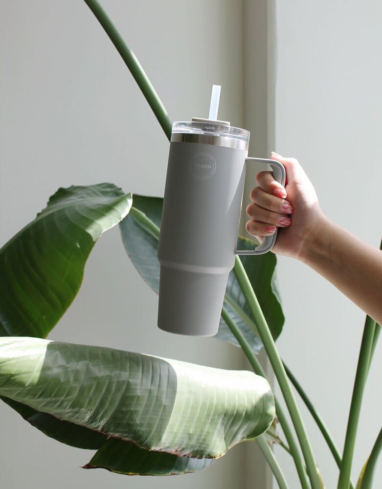 AYA & IDA AYA & IDA Thermo cup with straw 885ml light grey AYA & IDA AYA & IDA Thermo cup with straw 885ml light grey