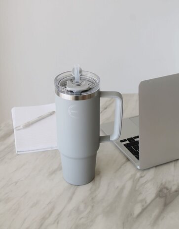 AYA & IDA AYA & IDA Thermo cup with straw 885ml light grey AYA & IDA AYA & IDA Thermo cup with straw 885ml light grey