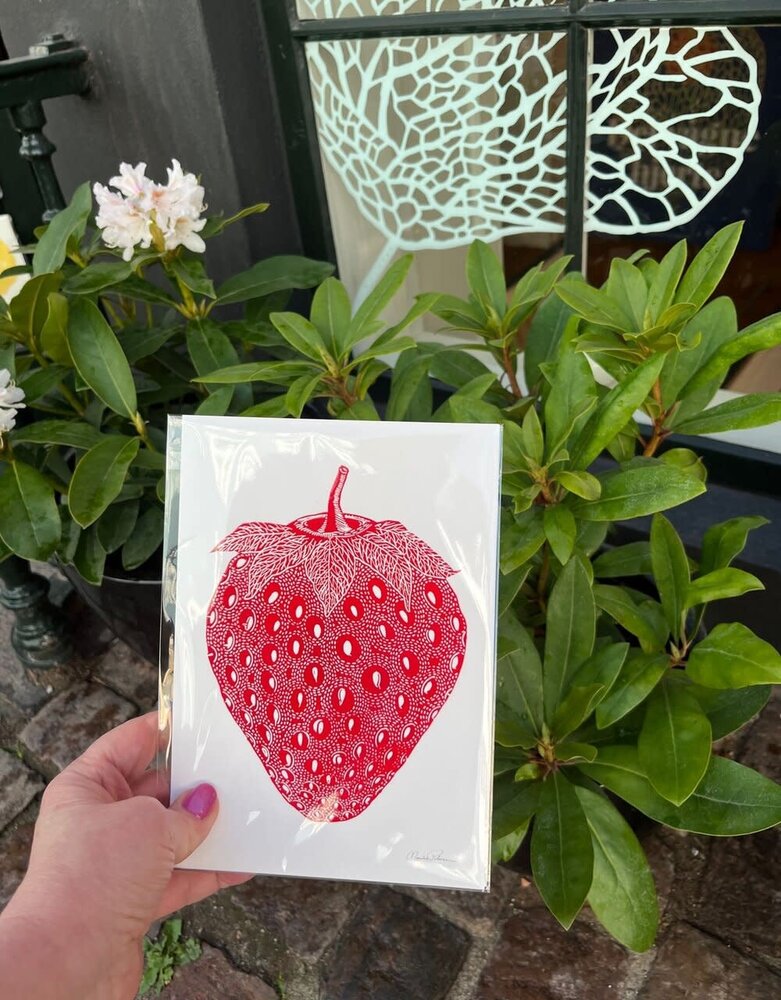 Monika Petersen Monika Petersen Mini Poster Aardbei rood A5 Monika Petersen Monika Petersen Mini Poster Aardbei rood A5