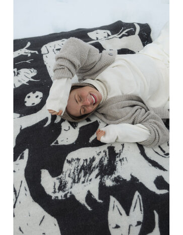 Lapuan Kankurit Lapuan Kankurit Koirapuisto wool plaid 130x180 dark grey Lapuan Kankurit Lapuan Kankurit Koirapuisto wool plaid 130x180 dark grey