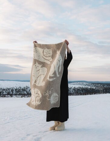 Lapuan Kankurit Lapuan Kankurit Kissanpäivät wool plaid 90x130cm beige Lapuan Kankurit Lapuan Kankurit Kissanpäivät wool plaid 90x130cm beige