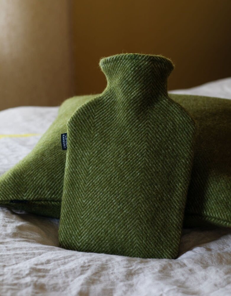 Lapuan Kankurit Lapuan Kankurit Arvo water jug with woolen cover, olive green, 2lt Lapuan Kankurit Lapuan Kankurit Arvo water jug with woolen cover, olive green, 2lt