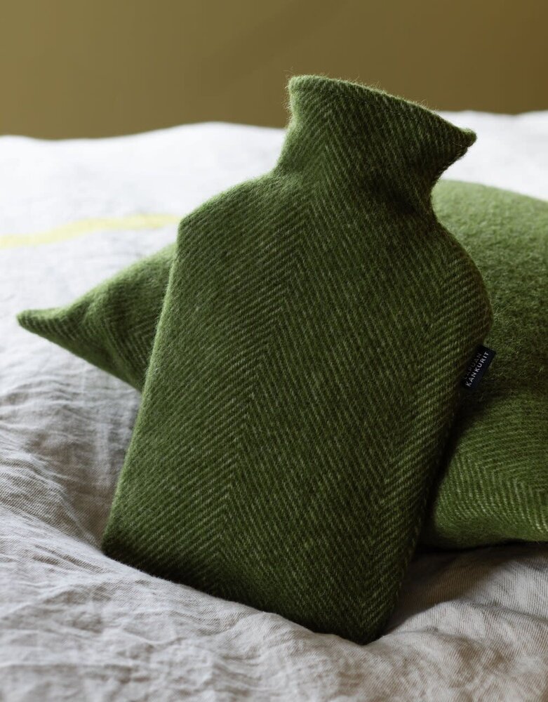 Lapuan Kankurit Lapuan Kankurit Arvo water jug with woolen cover, olive green, 2lt Lapuan Kankurit Lapuan Kankurit Arvo water jug with woolen cover, olive green, 2lt