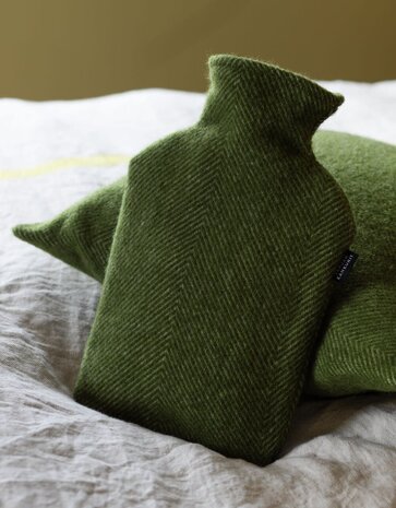 Lapuan Kankurit Lapuan Kankurit Arvo water jug with woolen cover, olive green, 2lt Lapuan Kankurit Lapuan Kankurit Arvo water jug with woolen cover, olive green, 2lt