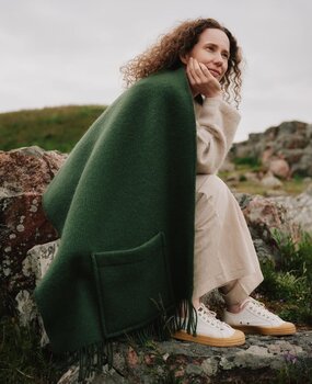 Lapuan Kankurit Lapuan Kankurit Uni wollen omslag sjaal met zakken 60x170 Donker mosgroen