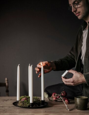 Våges Våges ijzeren tray op pootjes Ø24.5cm Zwart Våges Våges ijzeren tray op pootjes Ø24.5cm Zwart