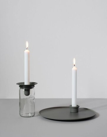 Våges Våges ijzeren tray op pootjes Ø24.5cm Zwart Våges Våges ijzeren tray op pootjes Ø24.5cm Zwart