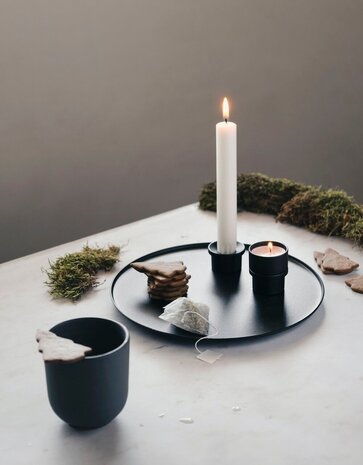 Våges Våges ijzeren tray op pootjes Ø24.5cm Zwart Våges Våges ijzeren tray op pootjes Ø24.5cm Zwart