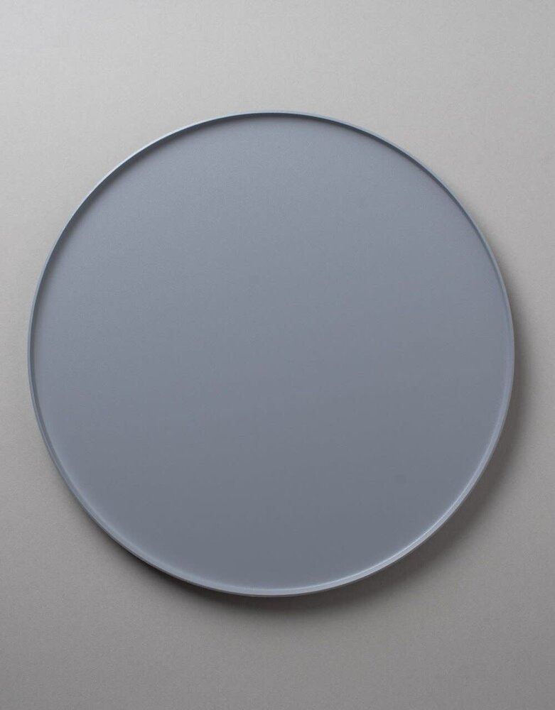 Våges Våges ijzeren tray op pootjes Ø24.5cm Lichtblauw/grijs Våges Våges ijzeren tray op pootjes Ø24.5cm Lichtblauw/grijs