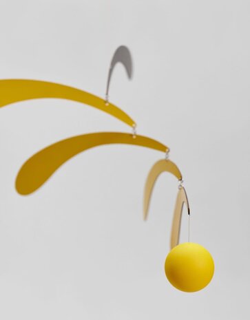 Flensted Mobiles Flensted Mobiles Flowing Rhythm yellow black 30x45cm mobile Flensted Mobiles Flensted Mobiles Flowing Rhythm yellow black 30x45cm mobile