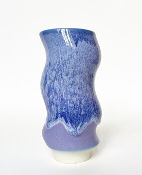 Studio Arhoj Studio Arhoj Hana vaas small Wave Blauw Lila Studio Arhoj Studio Arhoj Hana vaas small Wave Blauw Lila