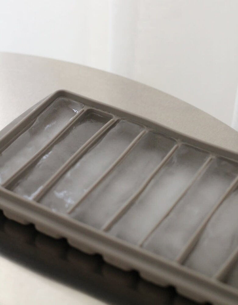 AYA & IDA AYA & IDA silicone ice cube tray special shape for drinking bottle beige