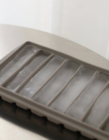 AYA & IDA AYA & IDA silicone ice cube tray special shape for drinking bottle beige