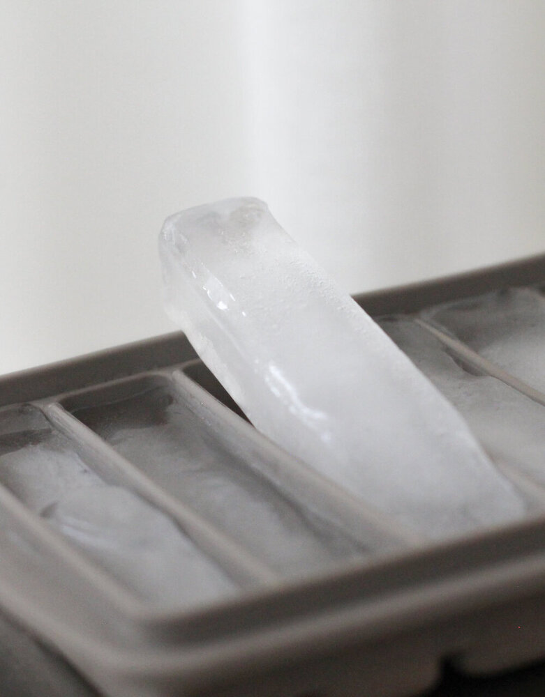 AYA & IDA AYA & IDA silicone ice cube tray special shape for drinking bottle beige