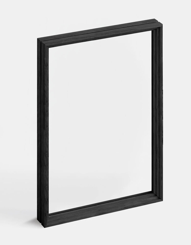 Moebe Moebe Black Oak Frame standing A4