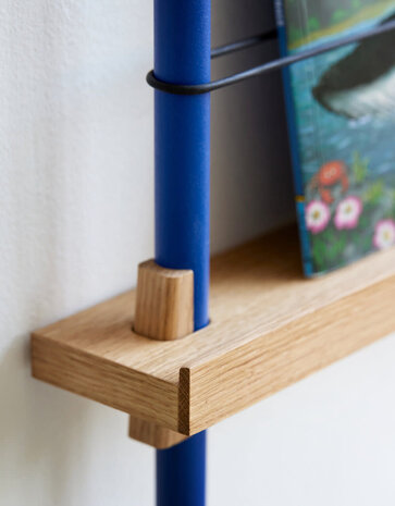 Moebe Moebe boeken wandrek 188x85x7cm eiken planken  (diverse kleuren palen)