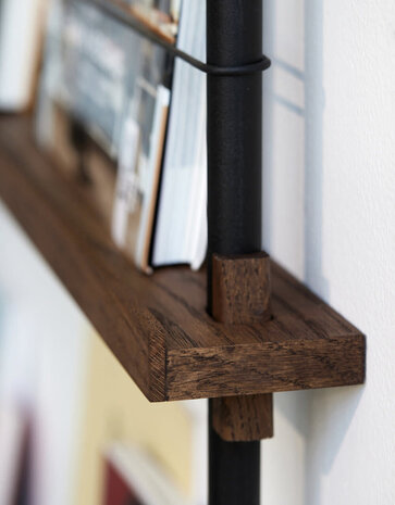 Moebe Moebe boeken wandrek 188x85x7cm gerookt eiken planken  (diverse kleuren palen)