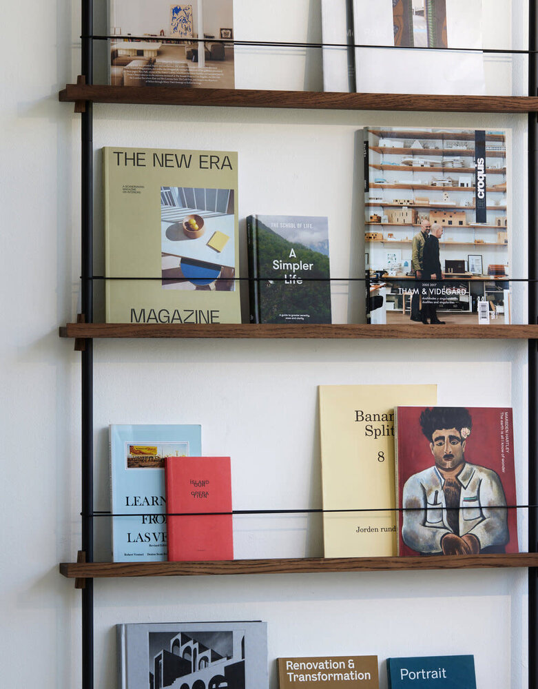 Moebe Moebe Magazine shelving 188x85x7cm smoked oak shelves (various colours of legs)