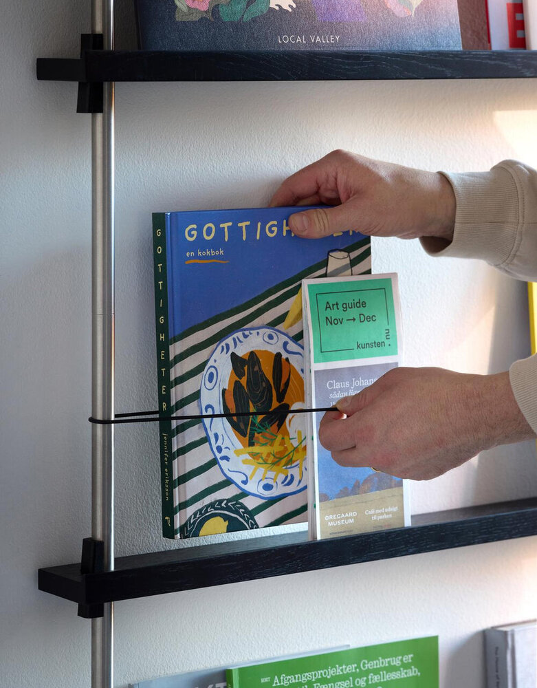 Moebe Moebe Magazine shelf 85x7cm black – loose parts