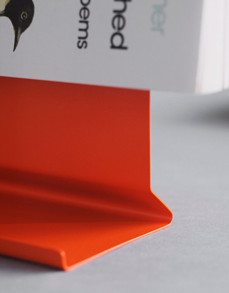 Moebe Moebe x Penguin Boekensteun oranje