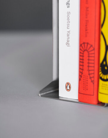 Moebe Moebe x Penguin Boekensteun gebroken wit