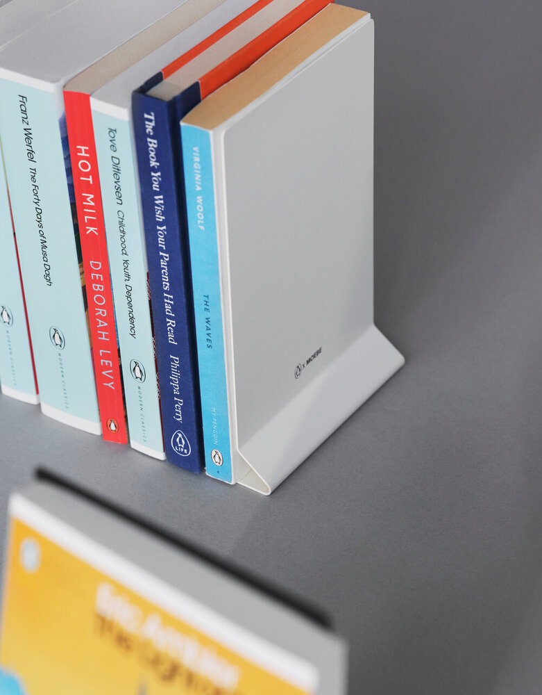 Moebe Moebe x Penguin Bookend off-white