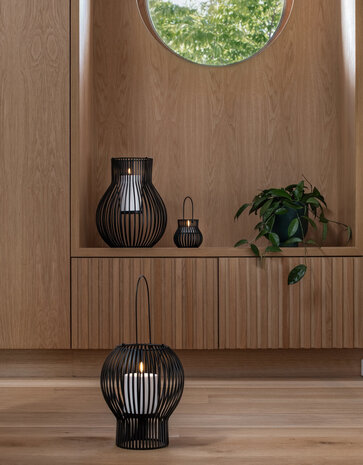 Uyuni Lighting UYUNI Upside-down lantaarn voor LED kaarsen zwart metaal Large