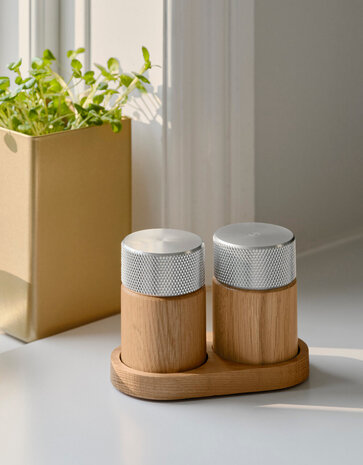 Gejst Gejst Sina Salt and Pepper Mill Set with Tray, Oak with Steel